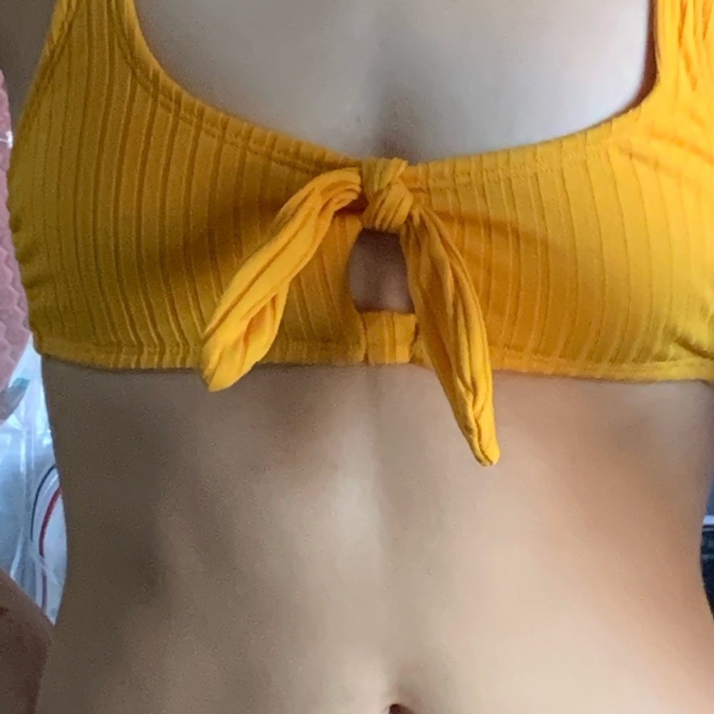 CUTE SUMMER YELLOW BIKINI TOP 💛